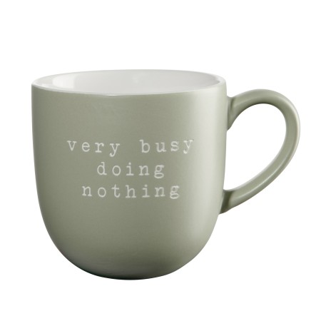 Tasse, très occupée à ne...